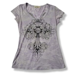 Lock & Love Lavender Y2K Cross And Black Wings Graphic V-Neck Short Sleeve Top
